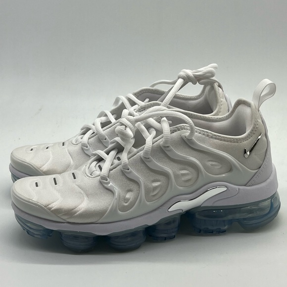 Women's Nike Air Vapormax Plus White-Metallic Silver Chrome FQ8895-100